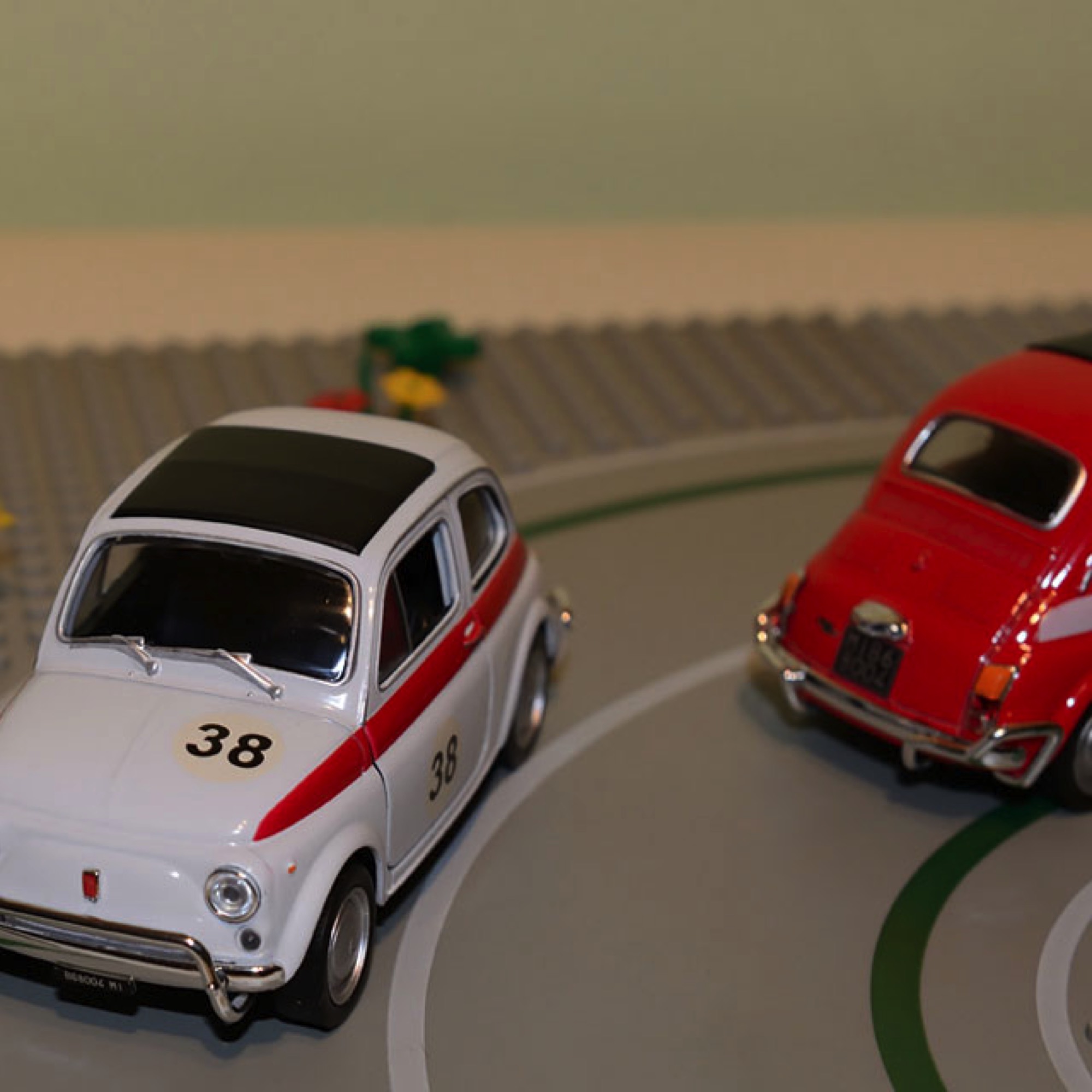 Kitsch und Kunst Blechspielzeug Fiat 500