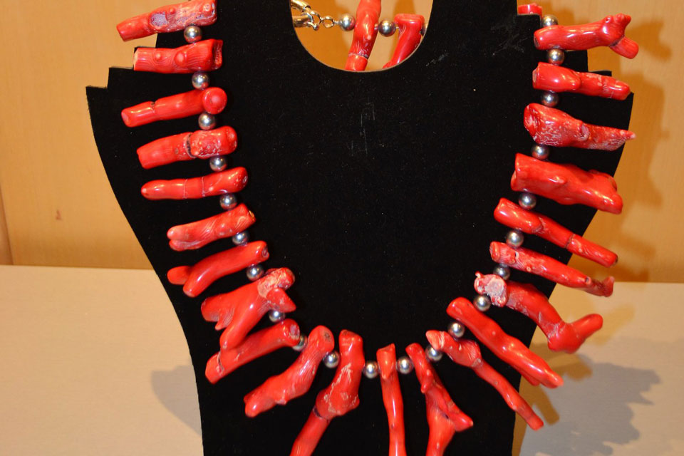 Kitsch & Kunst Korallen-Halskette Neutotgasse 9 Graz