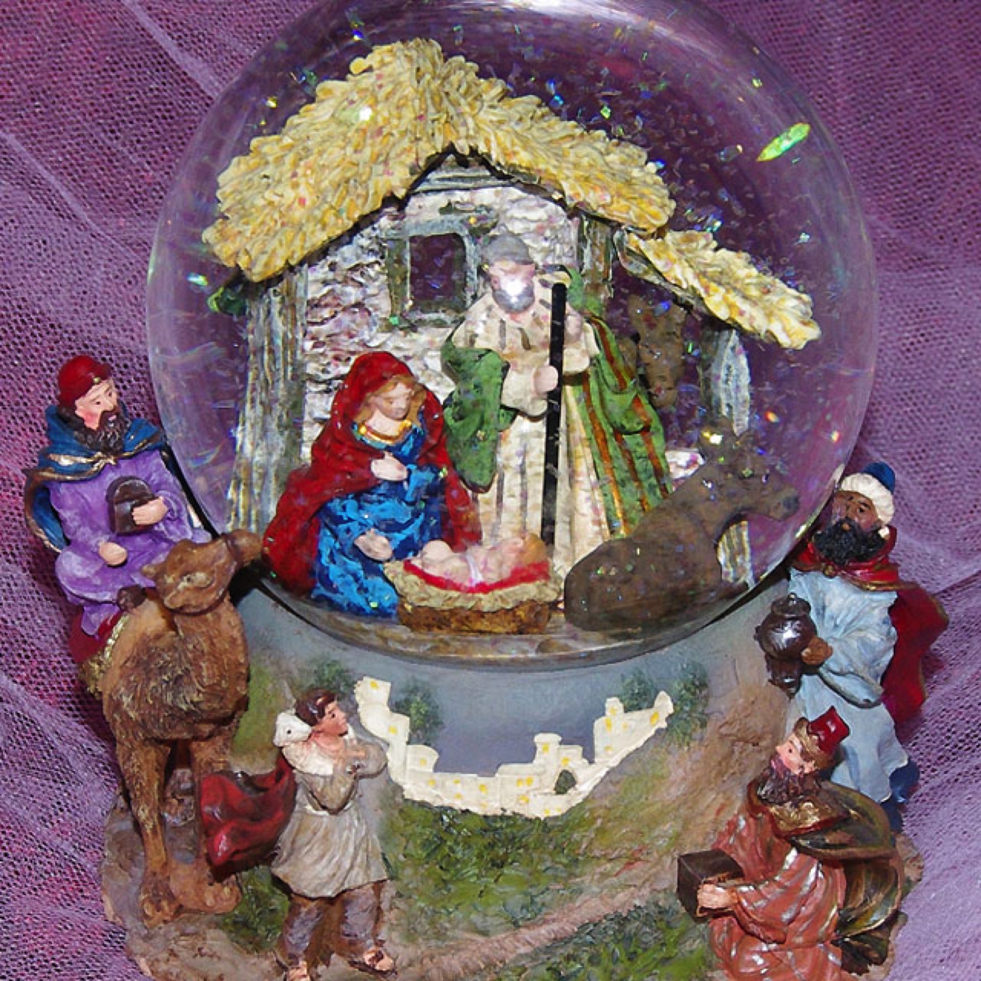 Kitsch und Kunst Krippe Spieluhr